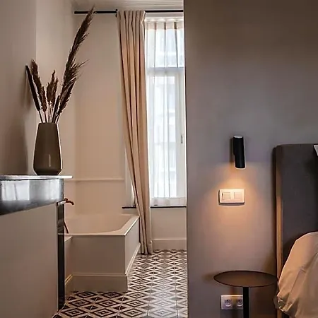 Ostinato Hotel *